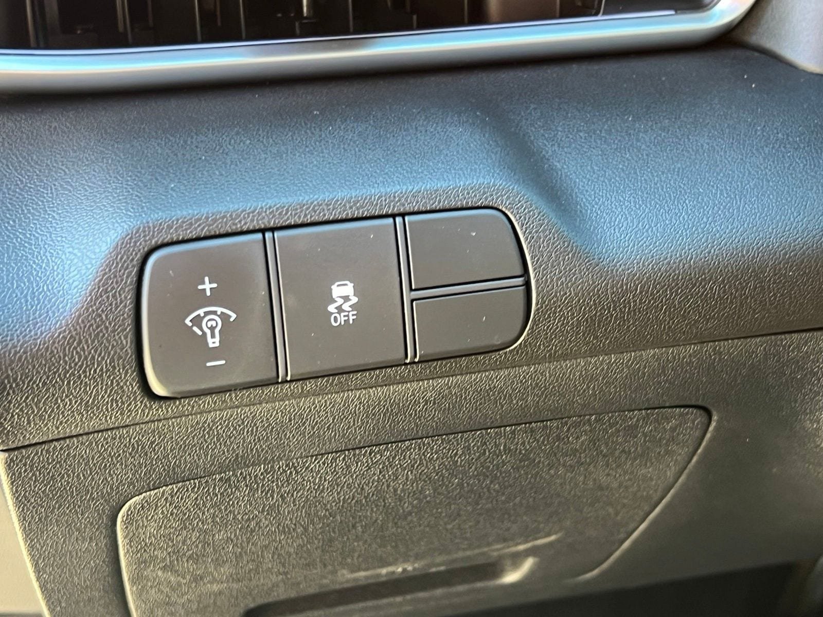 Used 2025 Hyundai Elantra SEL FWD image 27