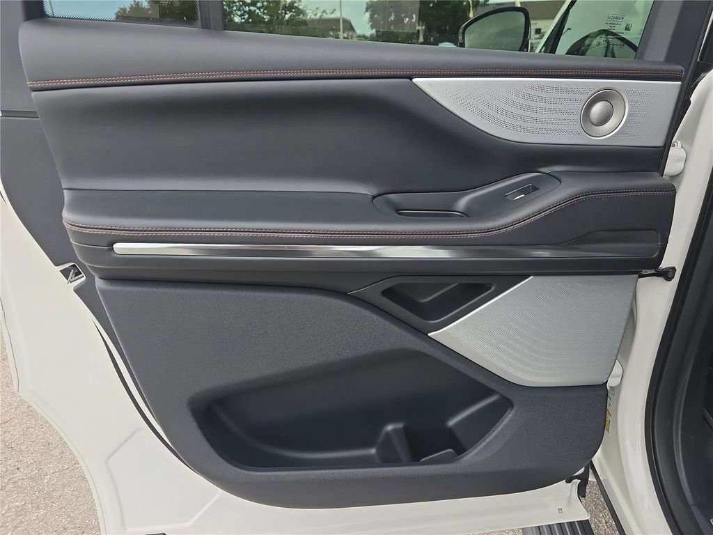 New 2025 Lincoln Navigator L Black Label image 9