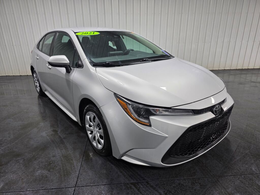 Used 2021 Toyota Corolla LE FWD image 2