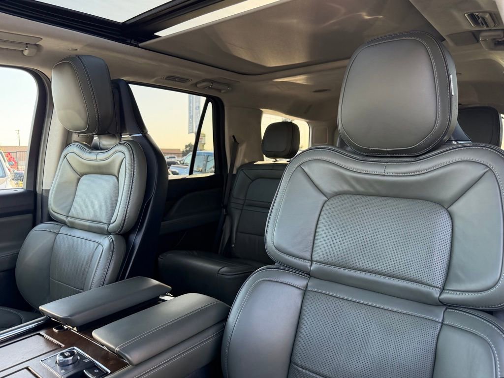 Used 2024 Lincoln Navigator Black Label image 16
