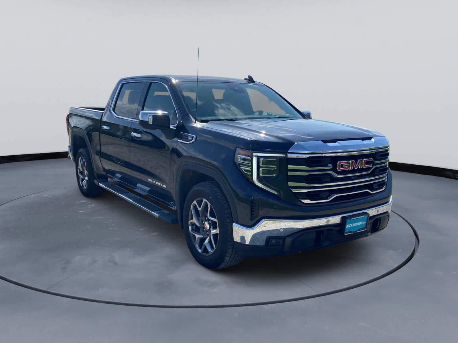 Used 2024 GMC Sierra 1500 SLT w/ SLT Premium Plus Package RWD image 5