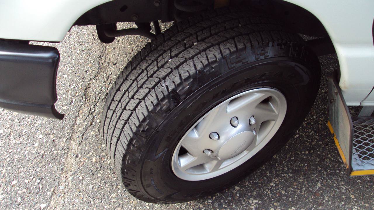 Used 2014 Ford E-250 and Econoline 250 Extended w/ Power Group RWD image 38