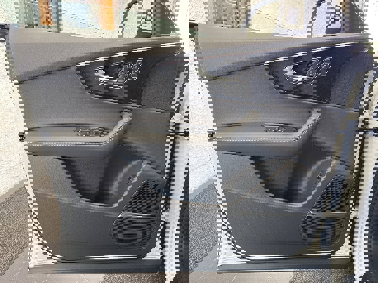 New 2025 Audi Q8 Premium Plus image 38