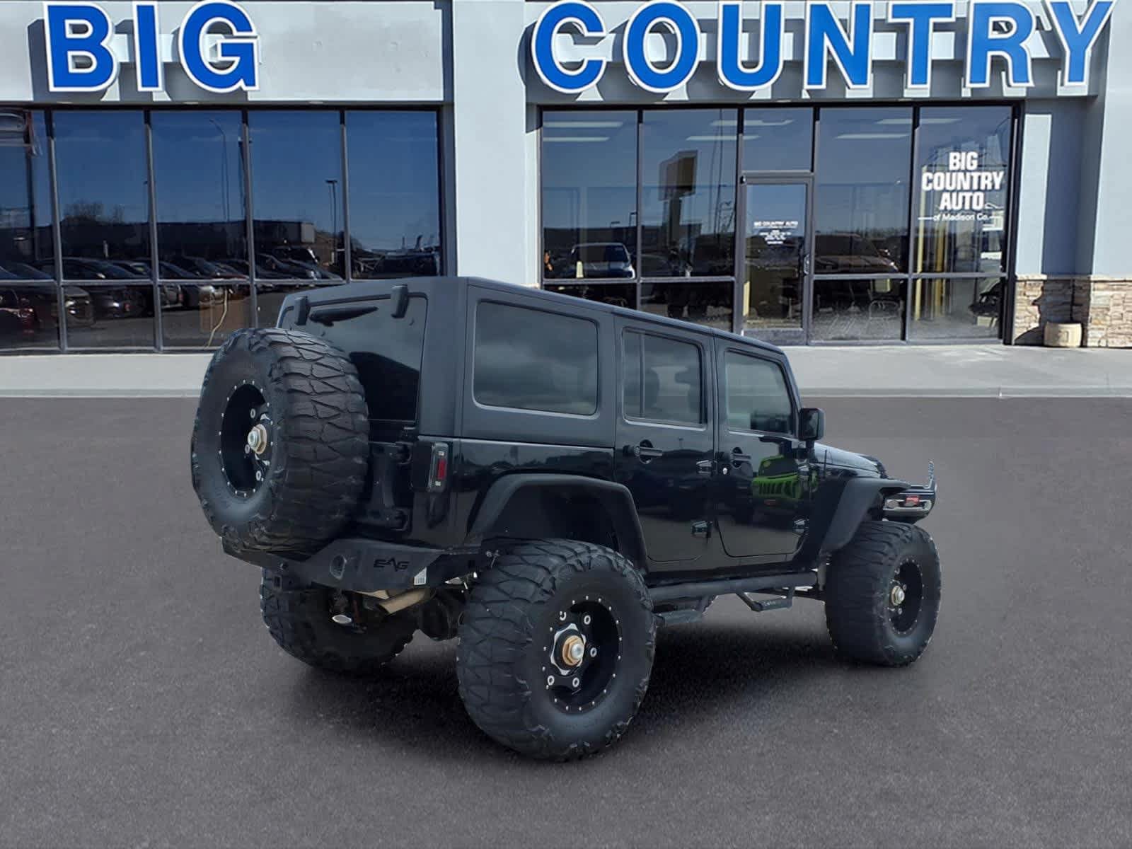 Used 2017 Jeep Wrangler Unlimited Rubicon w/ Connectivity Group AWD/4WD image 5