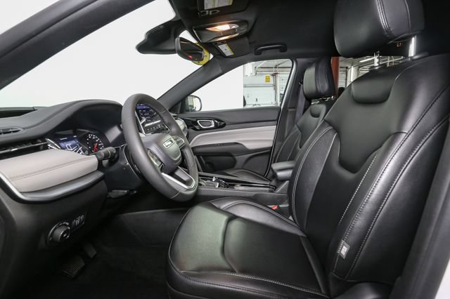 Used 2026 Jeep Compass Limited AWD/4WD image 38
