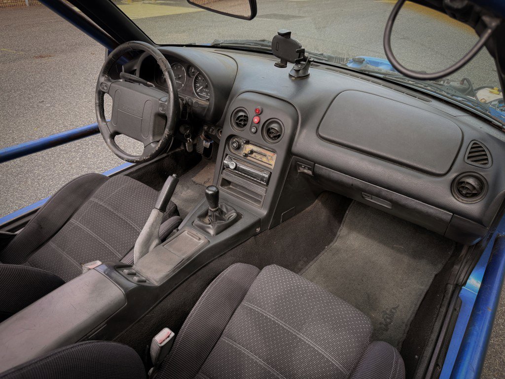 Used 1995 MAZDA MX-5 Miata RWD image 23