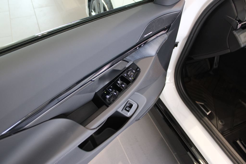 New 2026 BMW 550e xDrive AWD/4WD image 27
