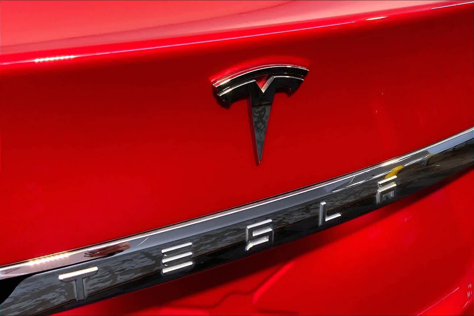 Used 2019 Tesla Model S 100D AWD/4WD image 32