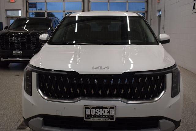 Used 2026 Kia Carnival FWD image 3