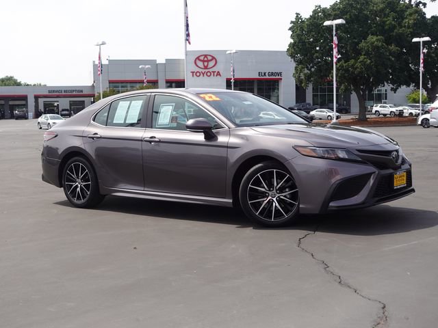 Used 2022 Toyota Camry SE w/ Convenience Package FWD image 7