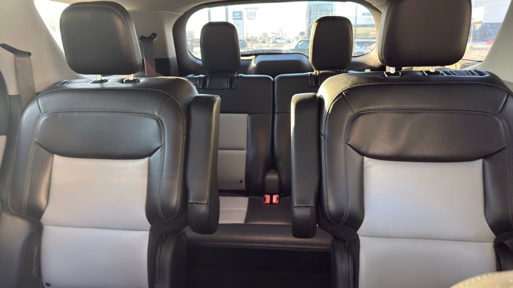 Used 2022 Ford Explorer XLT w/ Equipment Group 202A image 12