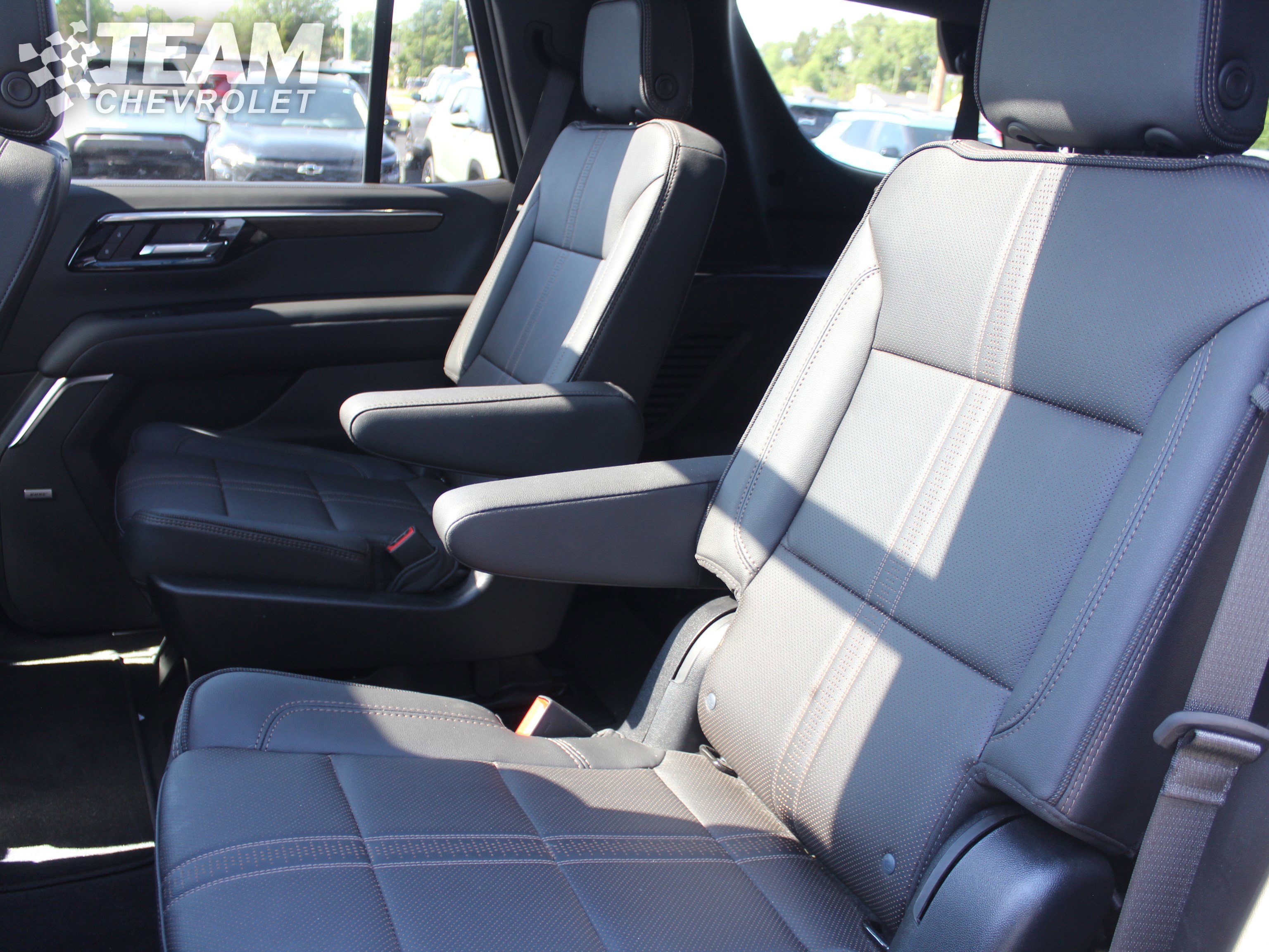 Used 2025 Chevrolet Tahoe High Country AWD/4WD image 24