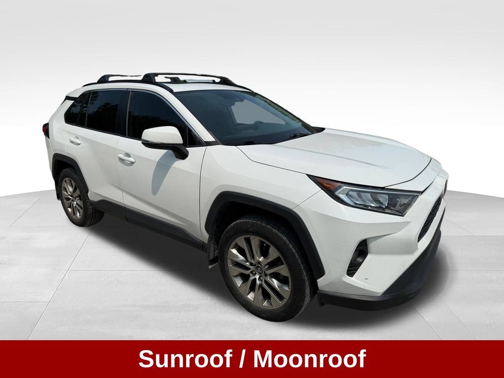 Used 2019 Toyota RAV4 XLE Premium w/ Cold Weather Package AWD/4WD image 9