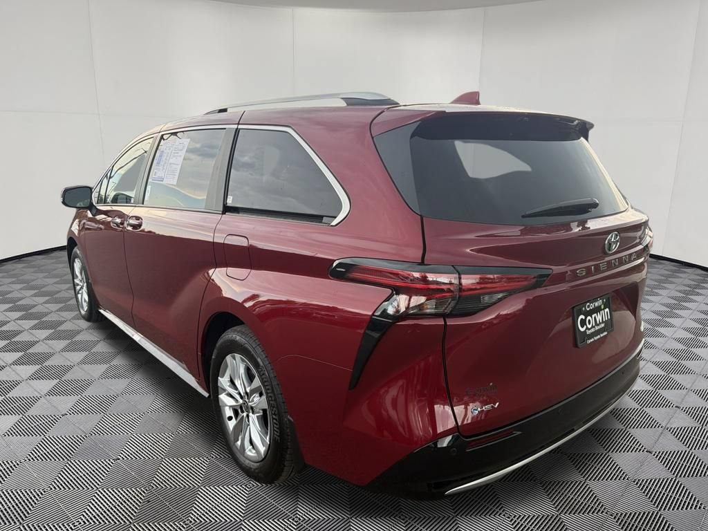Used 2026 Toyota Sienna Limited FWD image 4