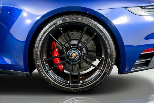 Used 2024 Porsche 911 Carrera GTS w/ Premium Package RWD image 18