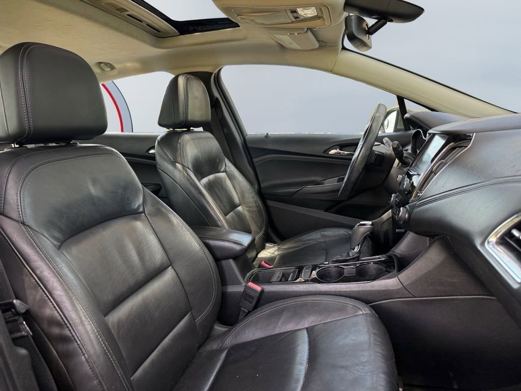 Used 2018 Chevrolet Cruze Premier FWD image 22