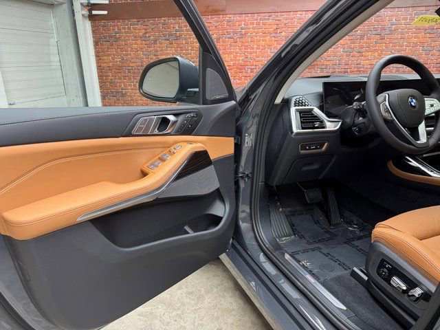 Used 2026 BMW X7 xDrive40i AWD/4WD image 9