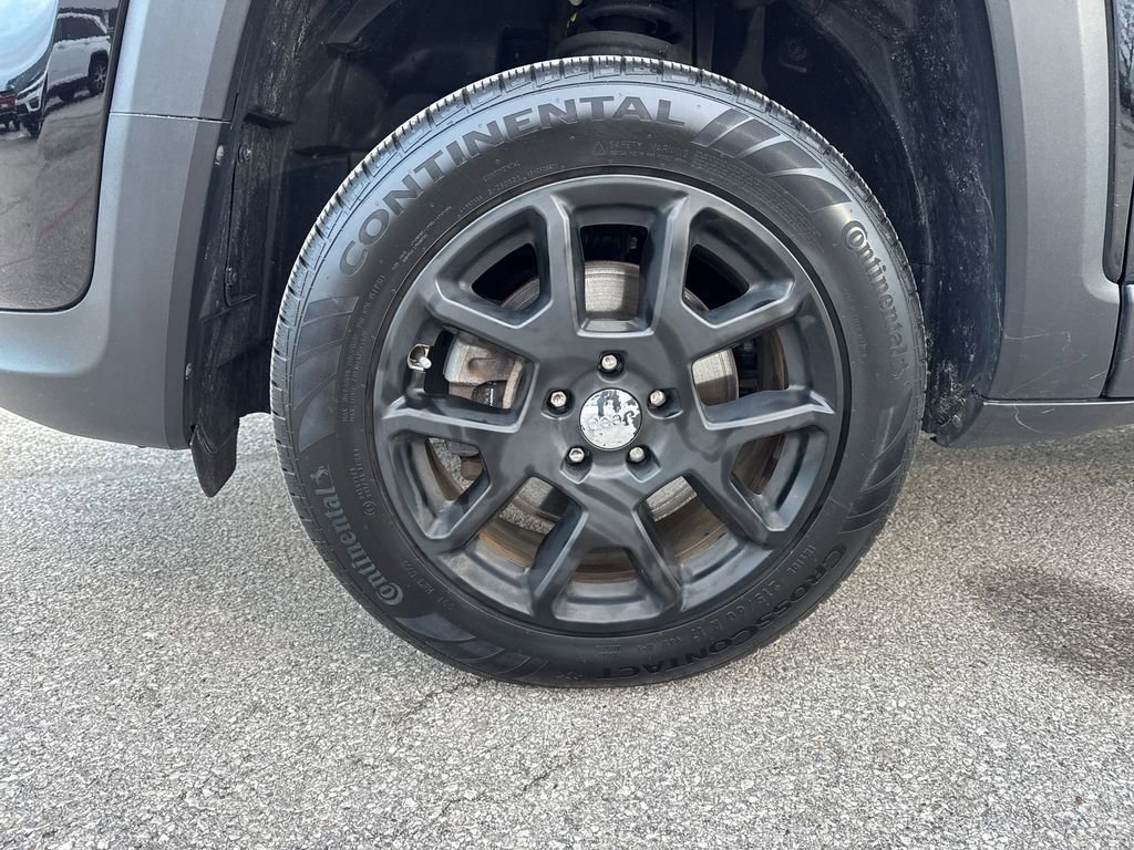 Certified 2019 Jeep Renegade Latitude w/ Cold Weather Group image 38