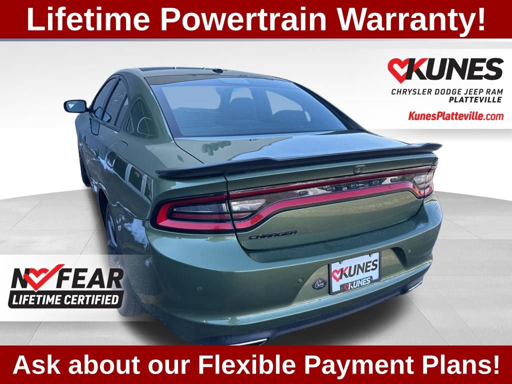 Used 2022 Dodge Charger SXT w/ Blacktop Package RWD image 11