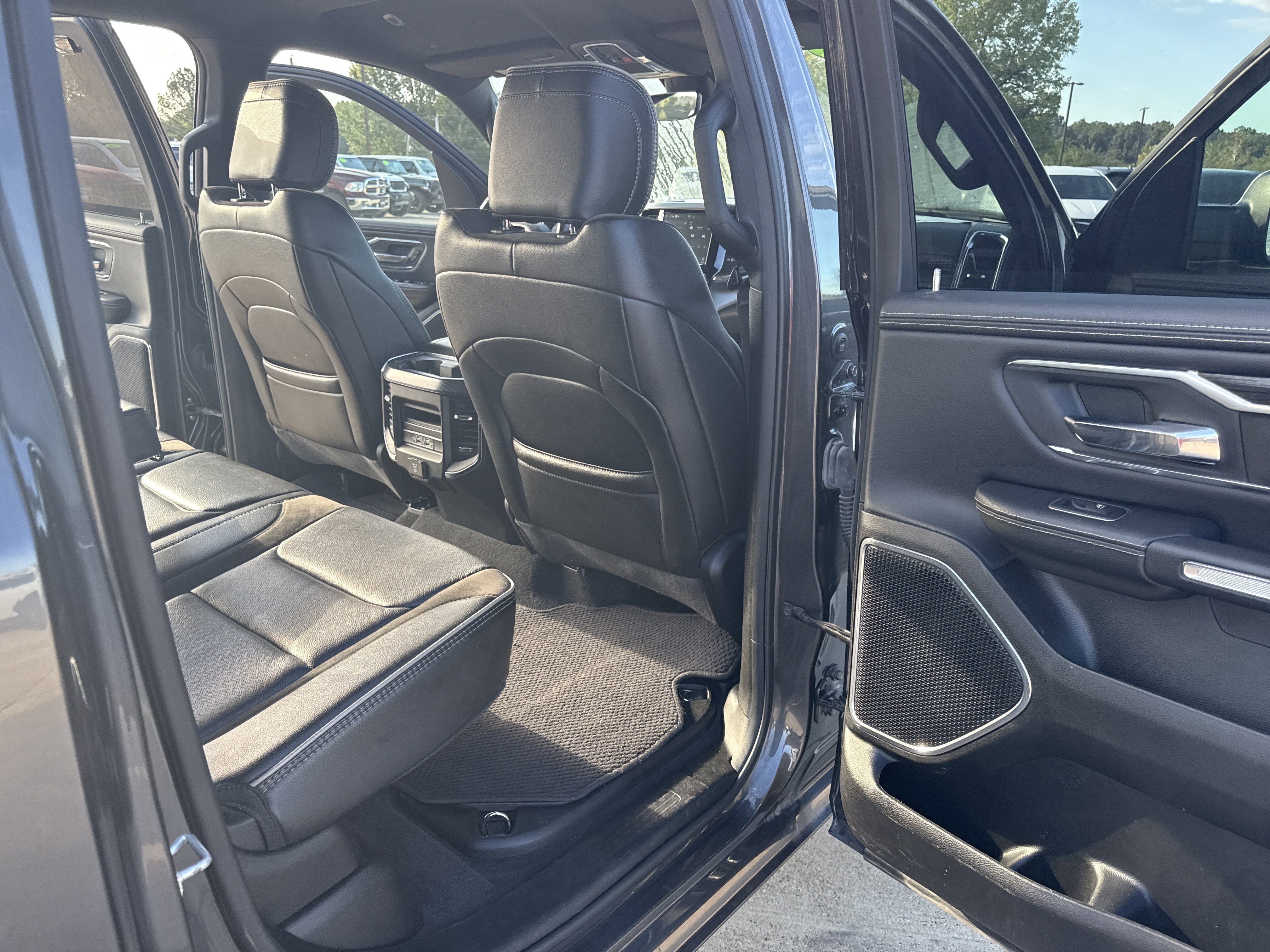 Used 2024 RAM 1500 Laramie image 37