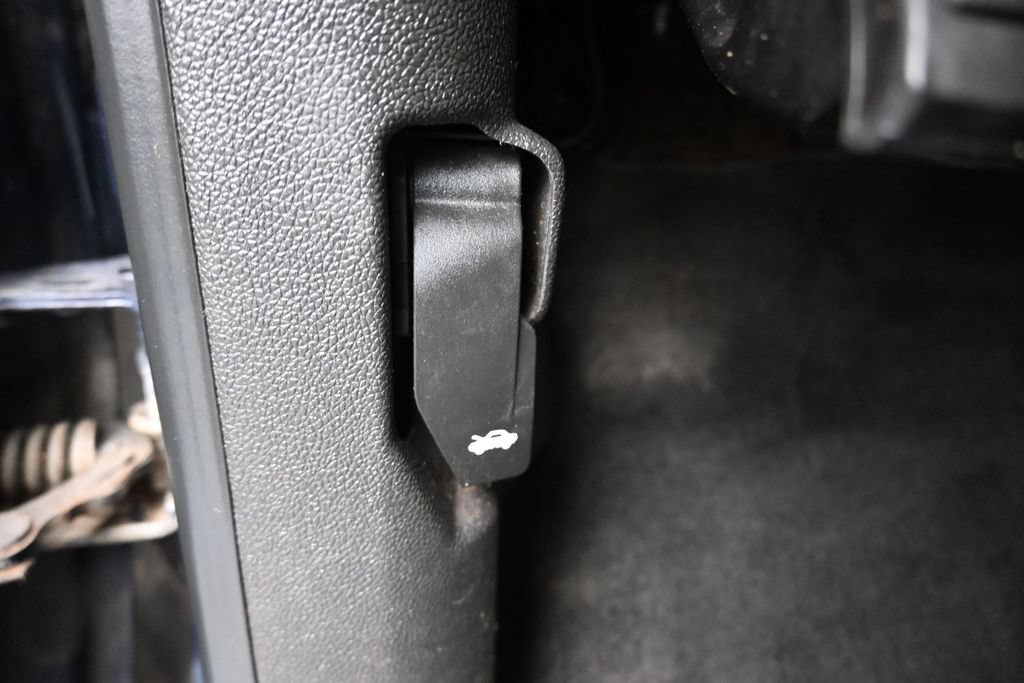 Used 2011 Chevrolet Silverado 1500 LS AWD/4WD image 38