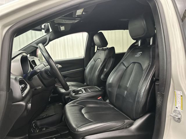 Used 2020 Chrysler Pacifica Touring-L image 18