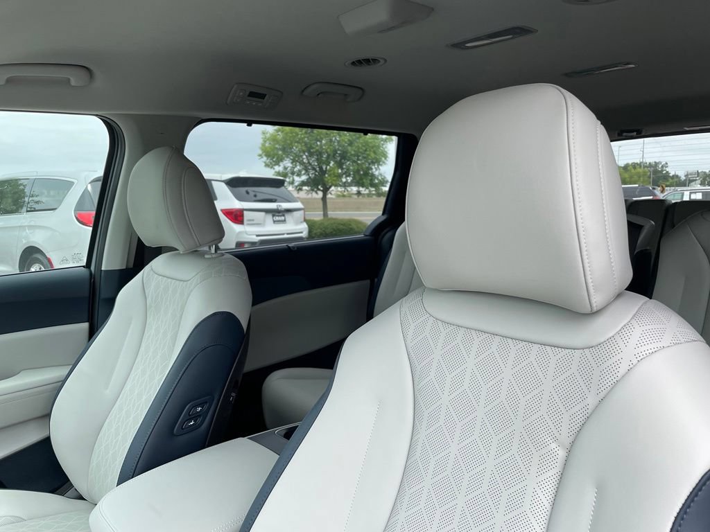New 2026 Kia Carnival EX FWD image 23