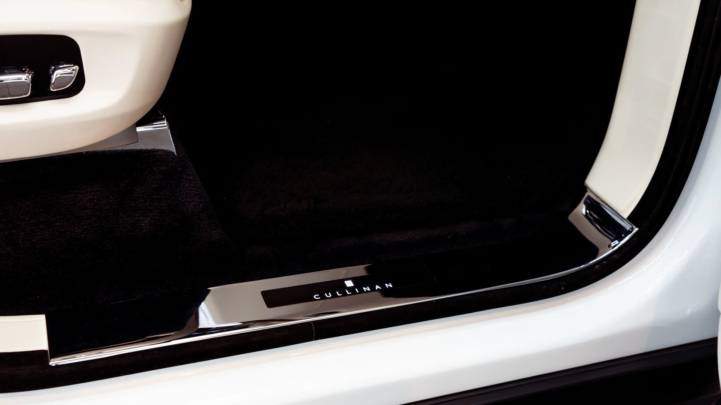 Used 2019 Rolls-Royce Cullinan AWD/4WD image 28