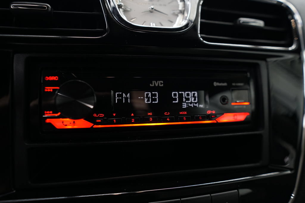 Used 2012 Chrysler 200 Limited FWD image 28