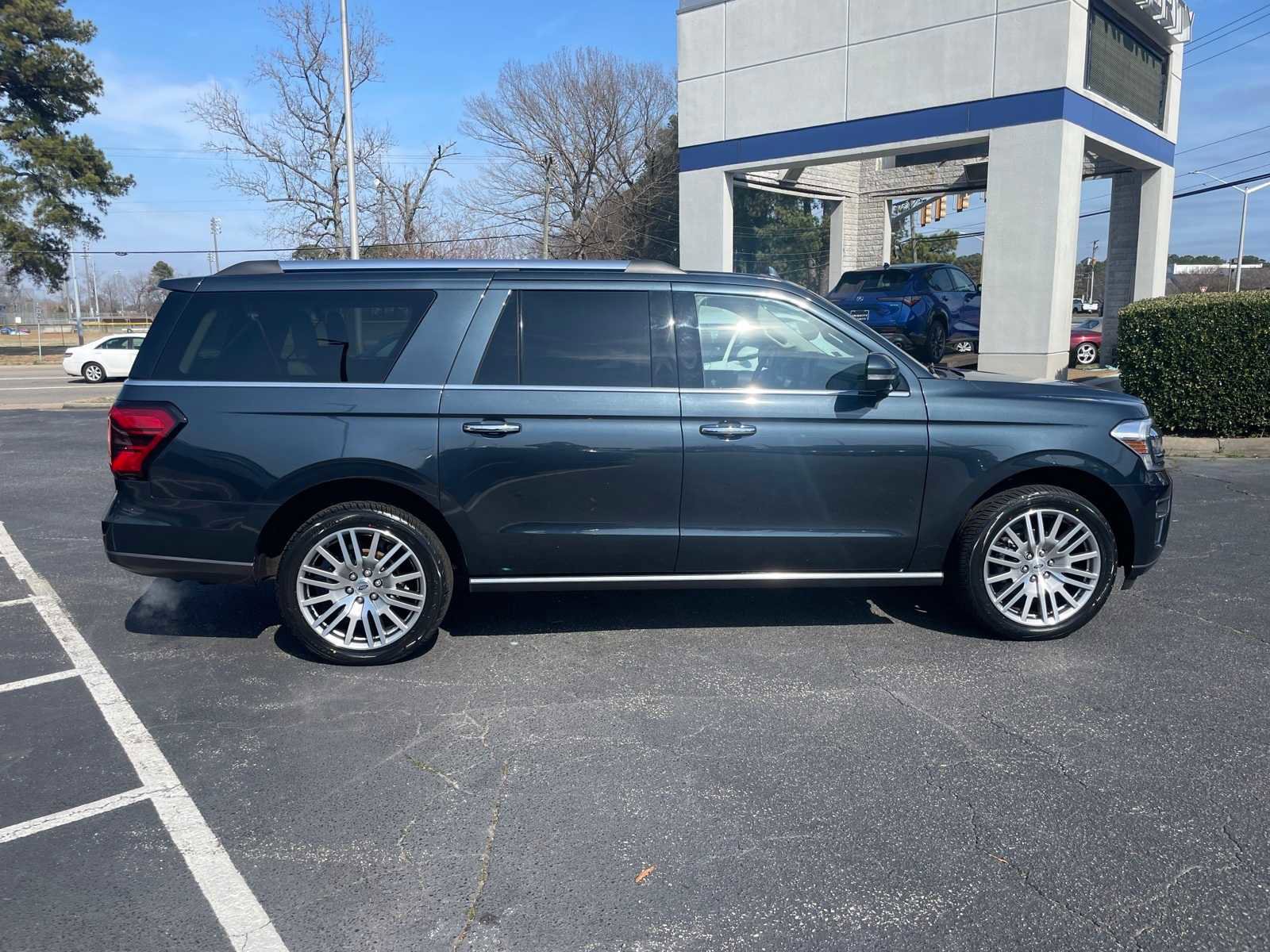 Used 2023 Ford Expedition Max Limited image 6