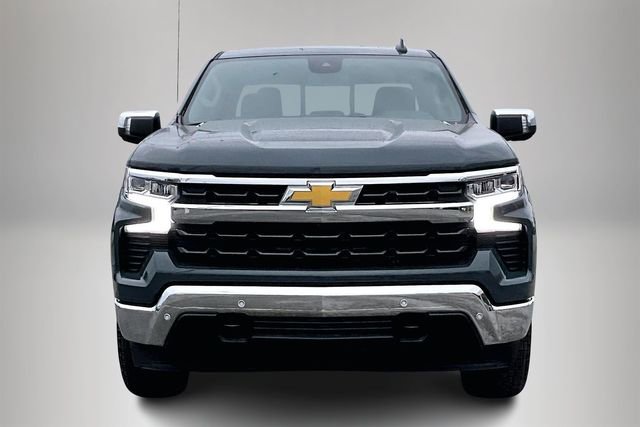 Used 2025 Chevrolet Silverado 1500 LT w/ Safety Package AWD/4WD image 3