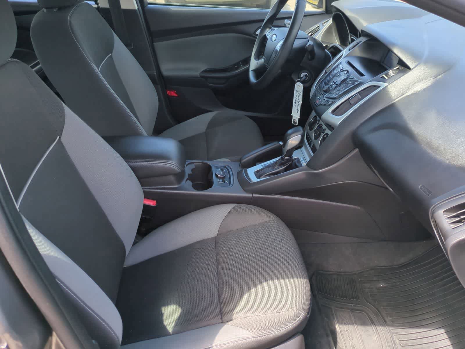 Used 2014 Ford Focus SE w/ SE Winter Package FWD image 21