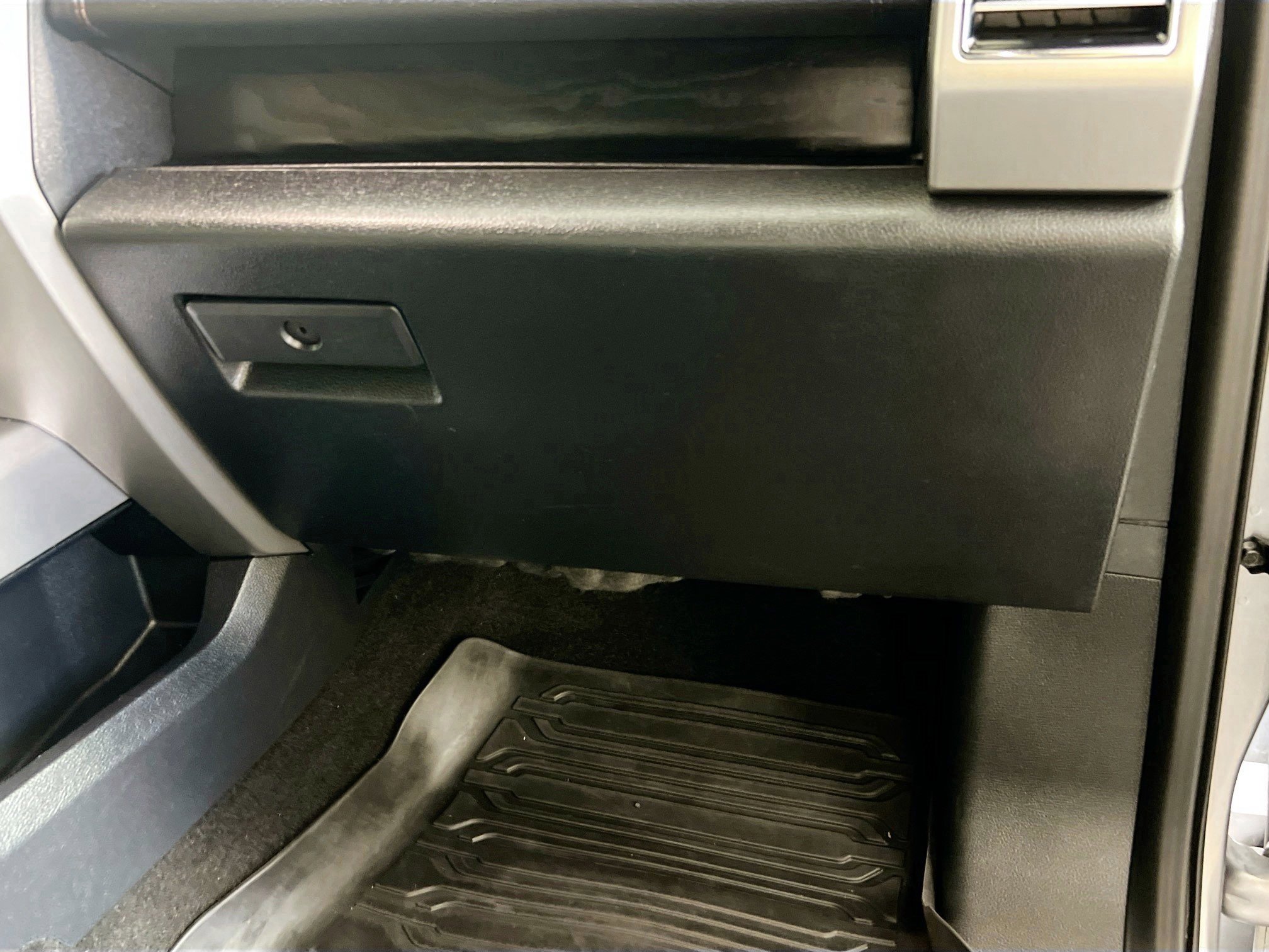 Used 2020 Ford F150 Platinum w/ Equipment Group 701A Luxury image 35