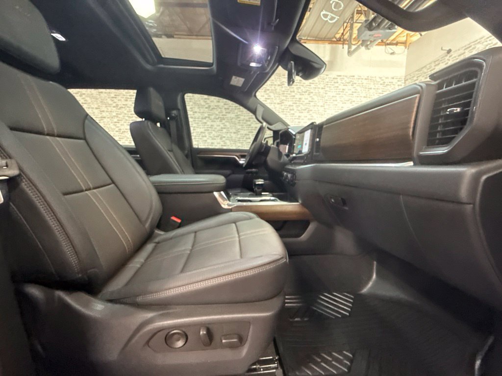 Used 2026 Chevrolet Silverado 1500 High Country w/ Midnight Edition AWD/4WD image 11
