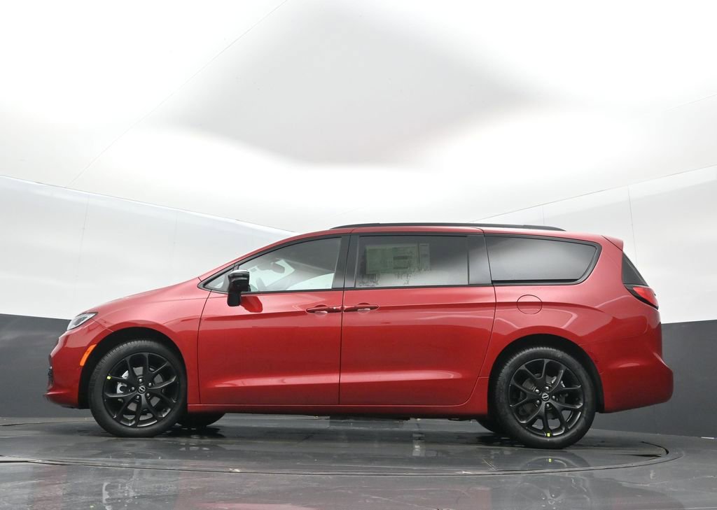 New 2026 Chrysler Pacifica Select w/ S Appearance Package image 33