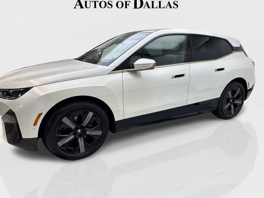 Used 2024 BMW iX xDrive50 w/ Premium Package AWD/4WD image 14