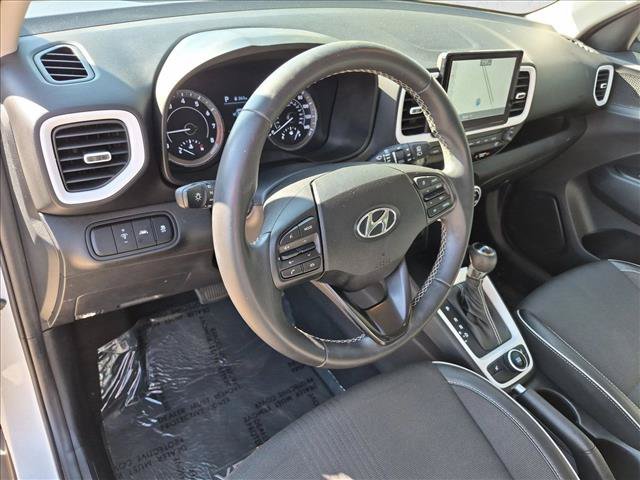 Used 2022 Hyundai Venue Limited FWD image 10