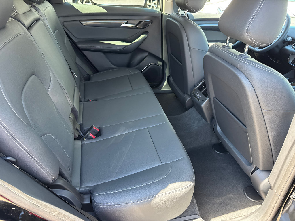 New 2027 VinFast VF 8 Eco AWD/4WD image 17