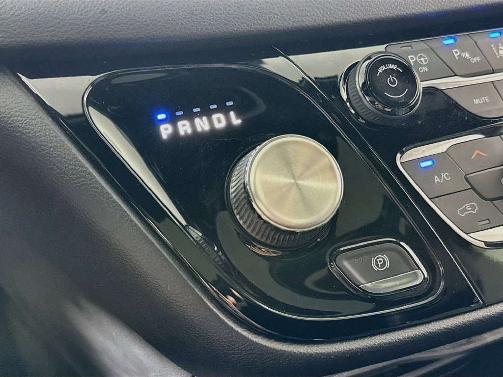 Used 2020 Chrysler Pacifica Touring-L Plus w/ Advanced Safetytec Group FWD image 15