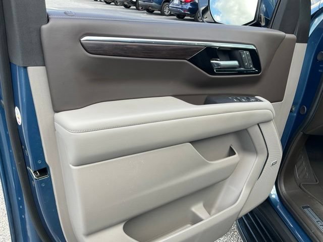 Certified 2025 Chevrolet Suburban LT w/ Comfort Package AWD/4WD image 7