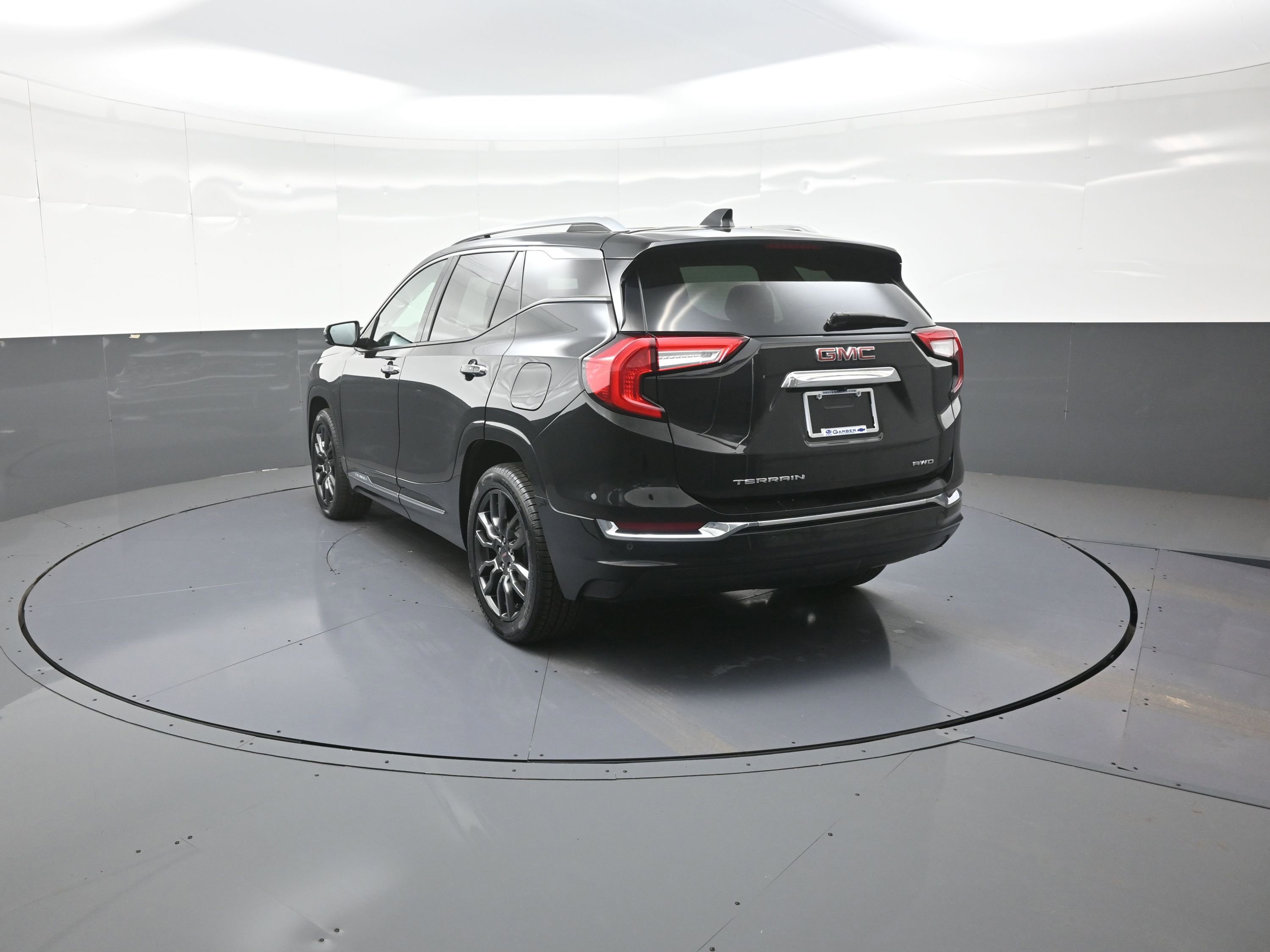 Used 2023 GMC Terrain Denali w/ Black Diamond Edition image 5