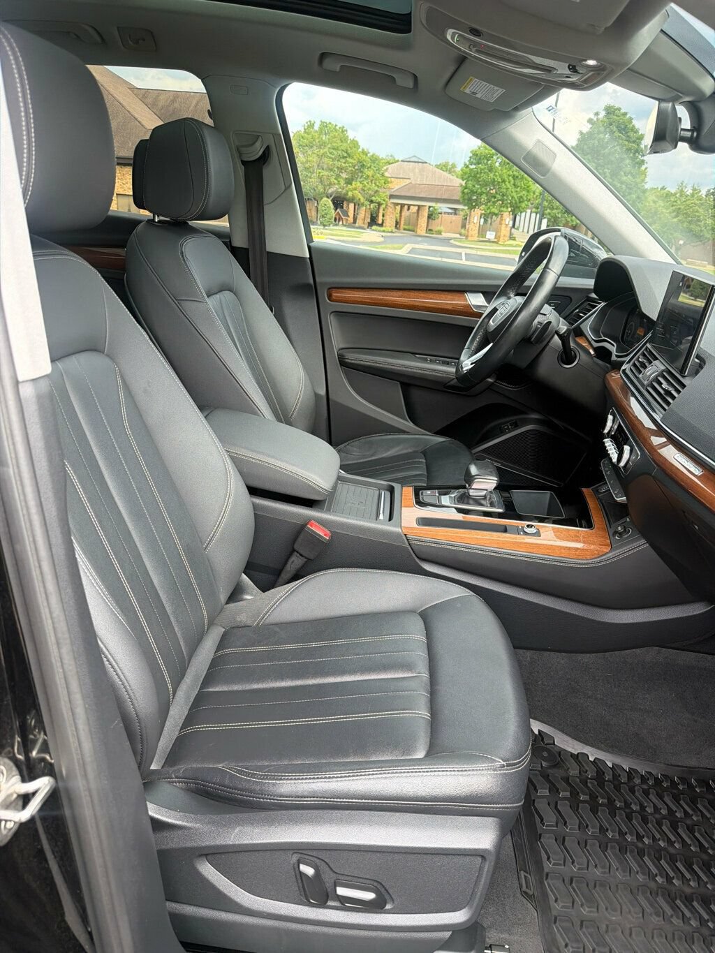 Used 2021 Audi Q5 e Premium Plus w/ Premium Plus Package AWD/4WD image 13