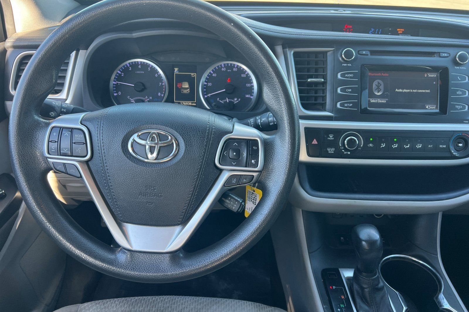 Used 2019 Toyota Highlander LE AWD/4WD image 12