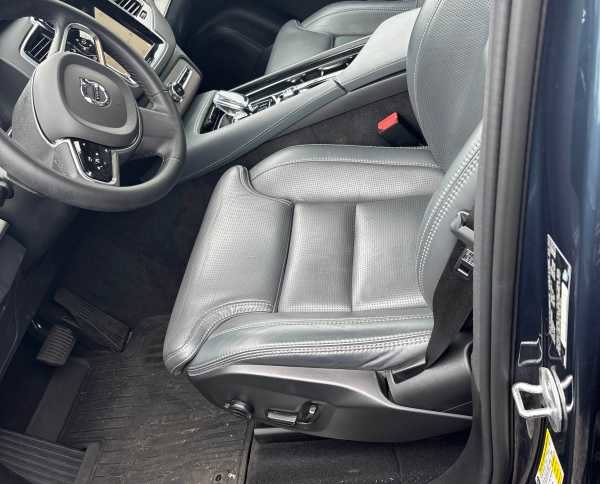 Used 2024 Volvo XC90 T8 Ultimate w/ Protection Package Premier image 4