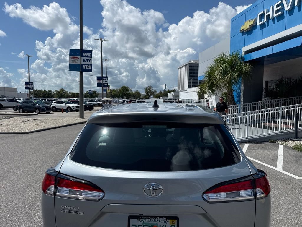 Used 2025 Toyota Corolla Cross L FWD image 6
