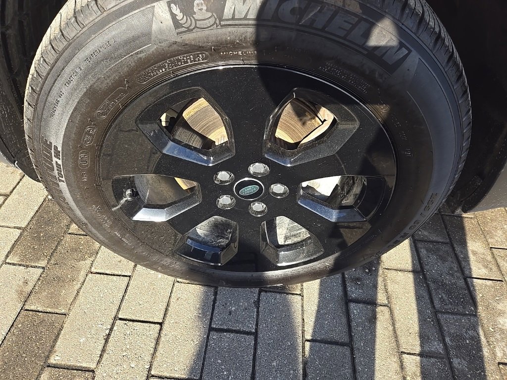 Used 2023 Land Rover Defender 110 S image 2