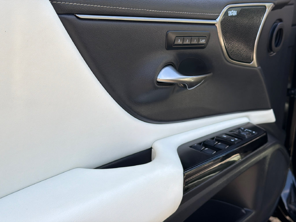 Used 2022 Lexus ES 350 F Sport w/ Accessory Package FWD image 19