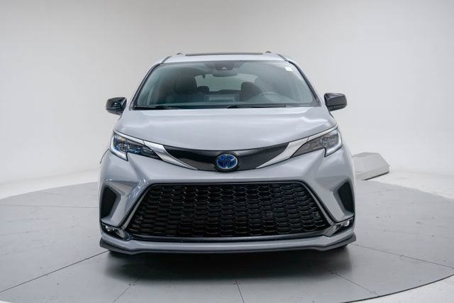 Used 2024 Toyota Sienna XSE AWD/4WD image 11