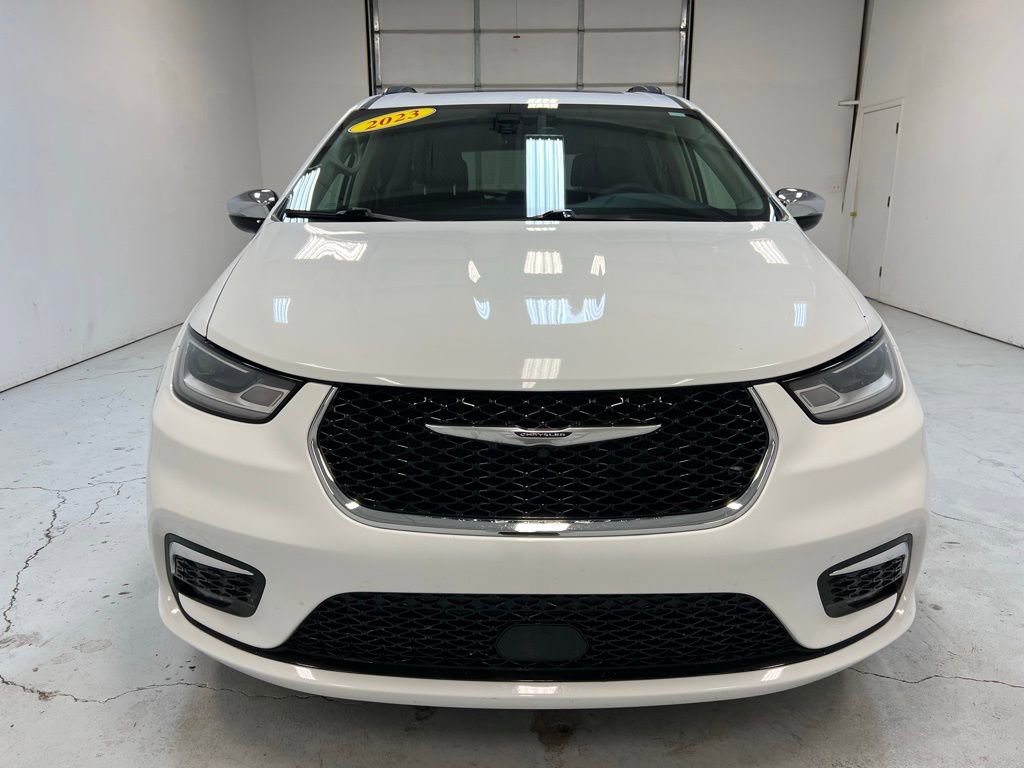 Used 2023 Chrysler Pacifica Limited image 13