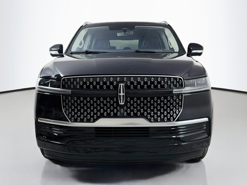 Used 2025 Lincoln Navigator L Reserve AWD/4WD image 2